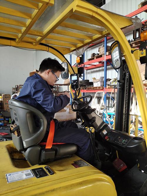 關(guān)于特種設(shè)備操作證,叉車證是中國(guó)機(jī)電產(chǎn)品流通協(xié)會(huì)發(fā)證,這個(gè)證可以用